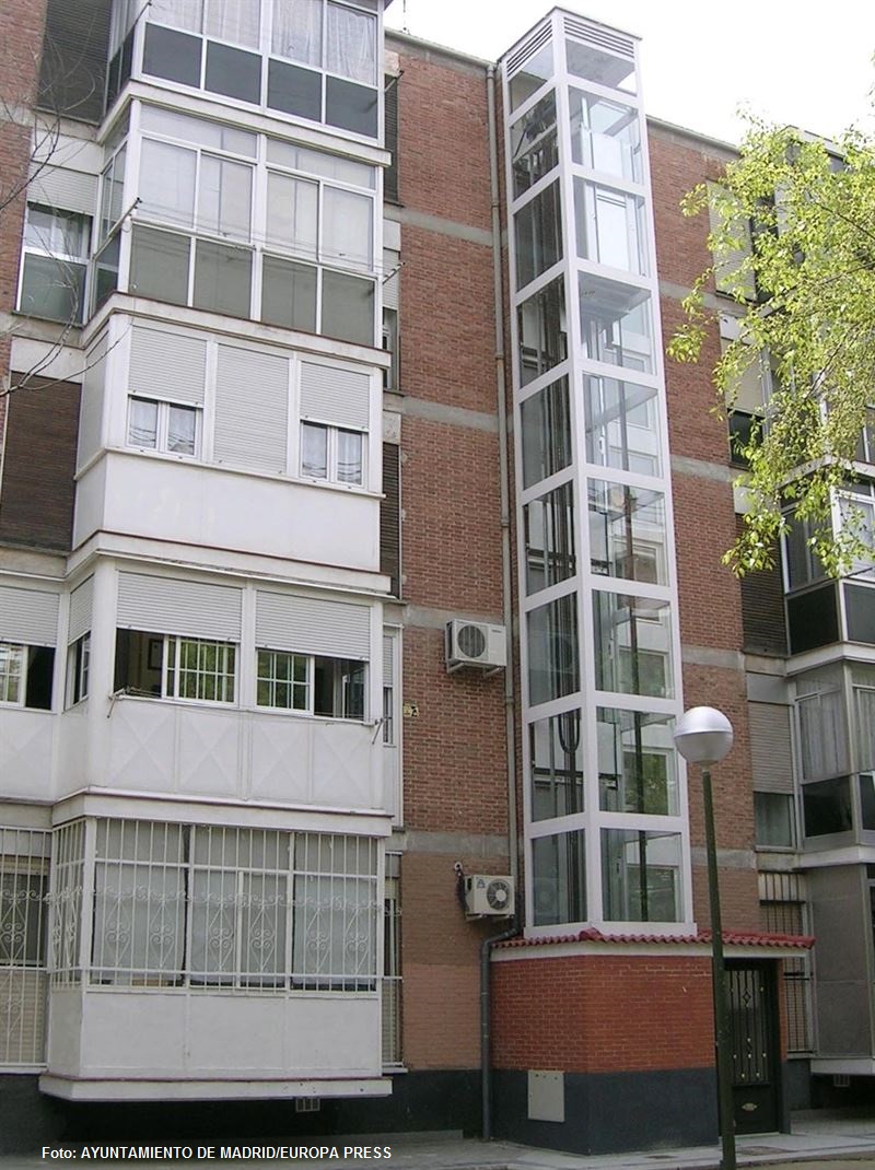 El Ayuntamiento de Madrid regula "de forma clara" la instalación de torres de ascensor en las fachadas de los edificios